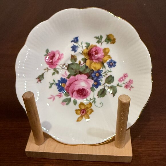 Royal Albert English Tea Cup and Saucer Set - Big Pink Roses and Blue Flowers - Picture 3 of 5